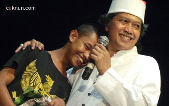 Edy Setiawan, yatim piatu, ikut ayah tiri, dan ketika ditanya menjawab dengan “glenyengan”.