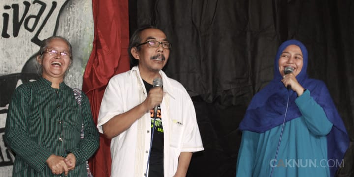 Ibu Via berdialog dengan Pak Toto dan Ibu Wahya tentang Sekolah Keluarga.