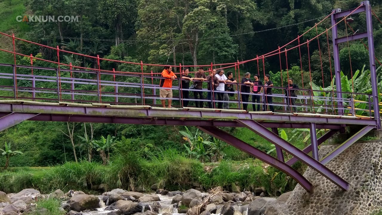 Rombongan puasa yang hanya bisa berfoto-foto saja, atau menikmati pemandangan alam pegunungan. Hanya itu.