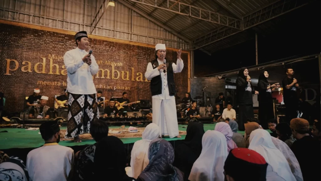 Cak Nun dan KiaiKanjeng hadir di Majelis Maiyah Padhangmbulan edisi September 2022.